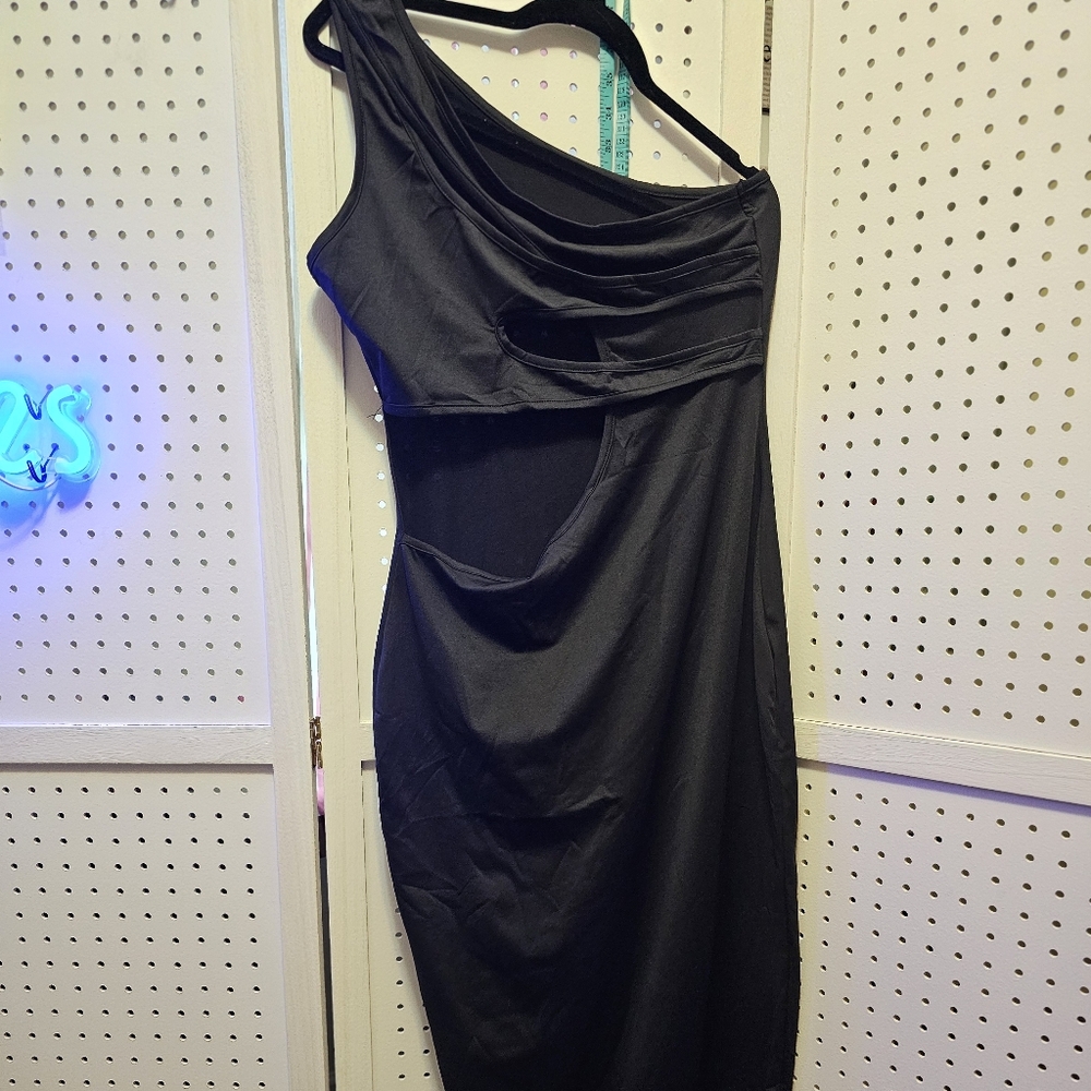 Black one shoulder one sleeve black long dress